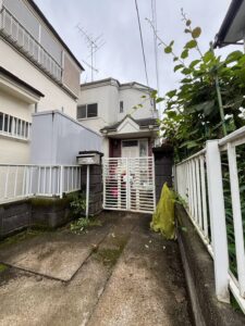 【東京都八王子市絹ケ丘・ゴミ屋敷】他社よりも30万アップで空き家を買取しました